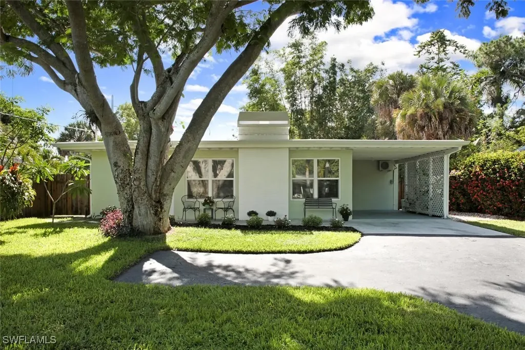 982 13th Street N Naples FL 34102