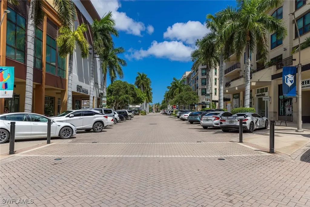 9115 Strada Place Naples FL 34108