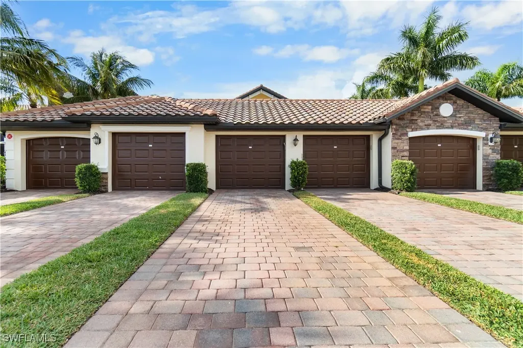 9525 Avellino Way Naples FL 34113