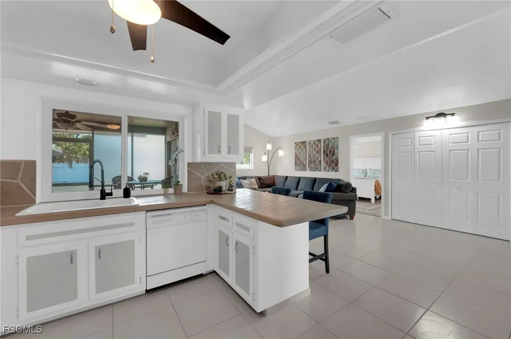 322 SE 31st Street Cape Coral FL 33904