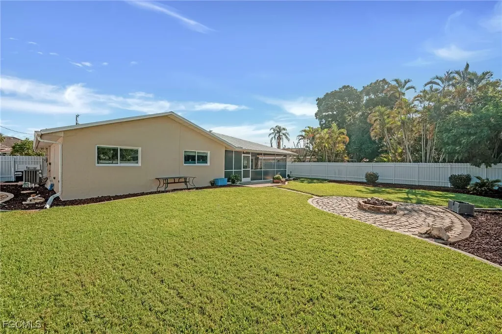 322 SE 31st Street Cape Coral FL 33904
