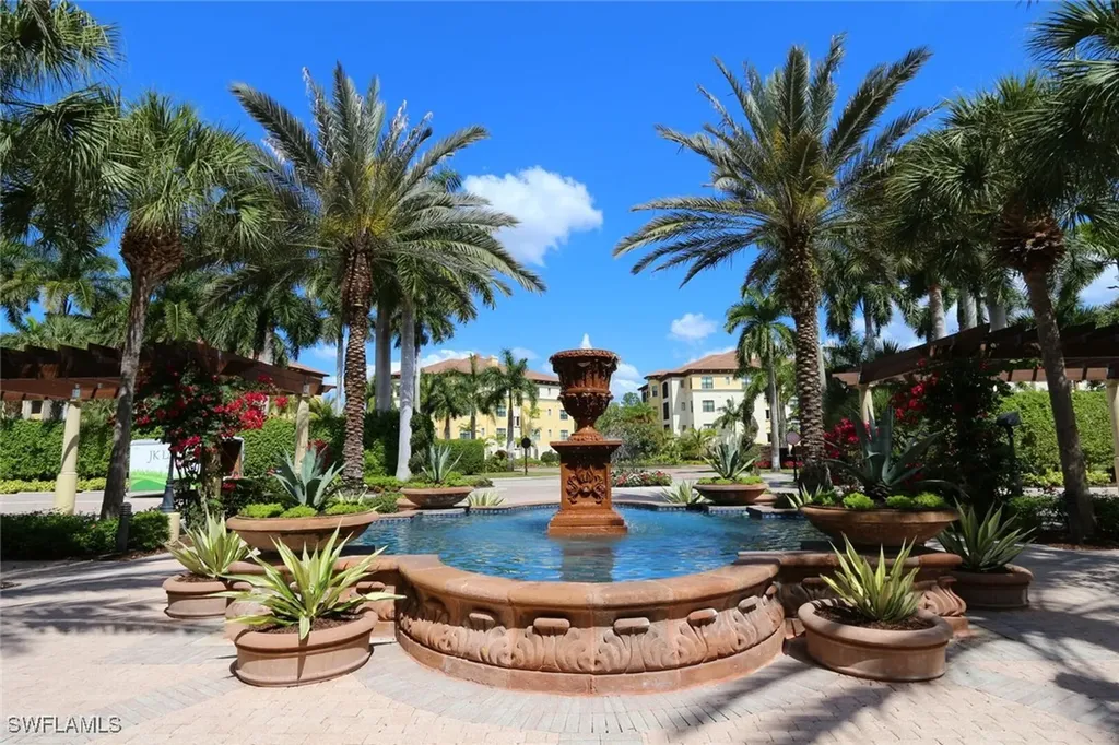2868 Tiburon Boulevard E Naples FL 34109