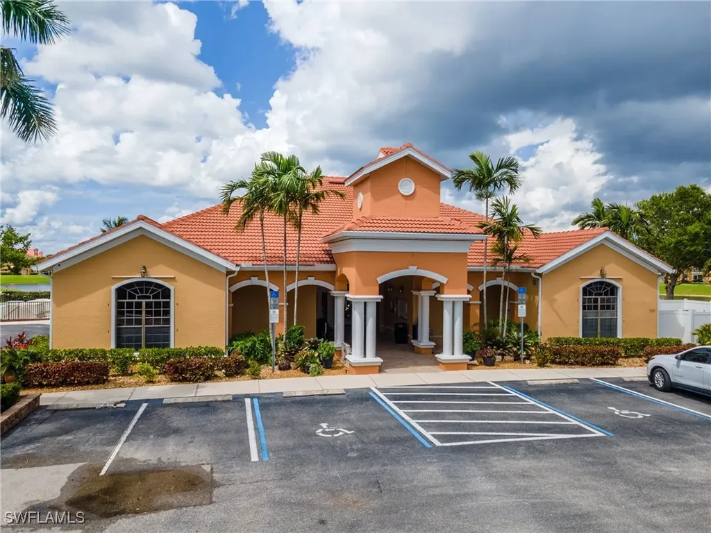 1860 Concordia Lake Circle Cape Coral FL 33909