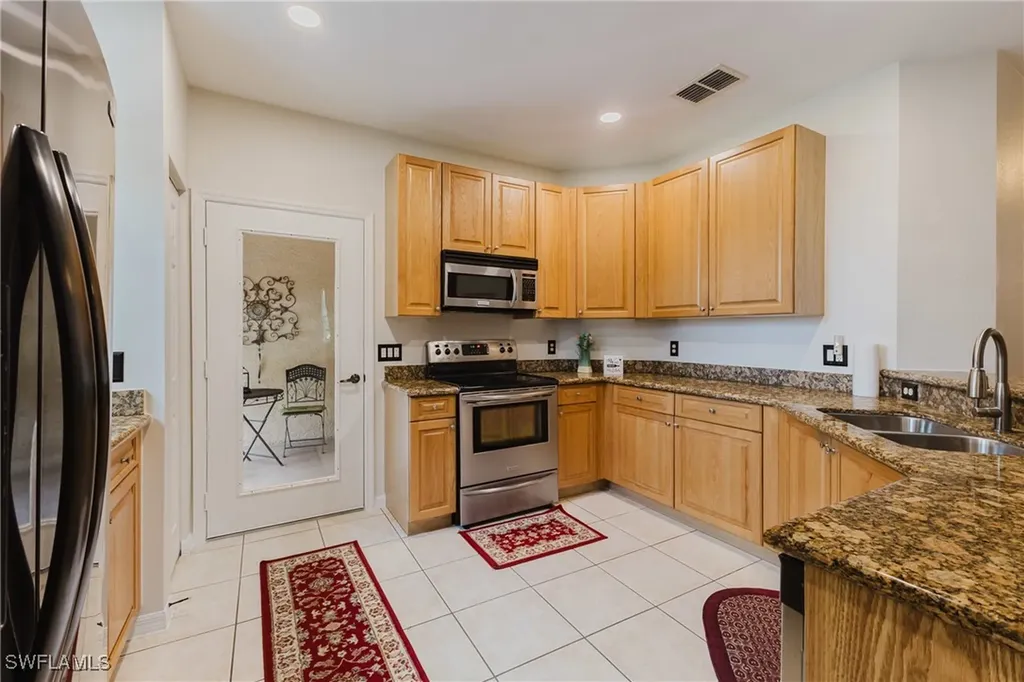 1860 Concordia Lake Circle Cape Coral FL 33909