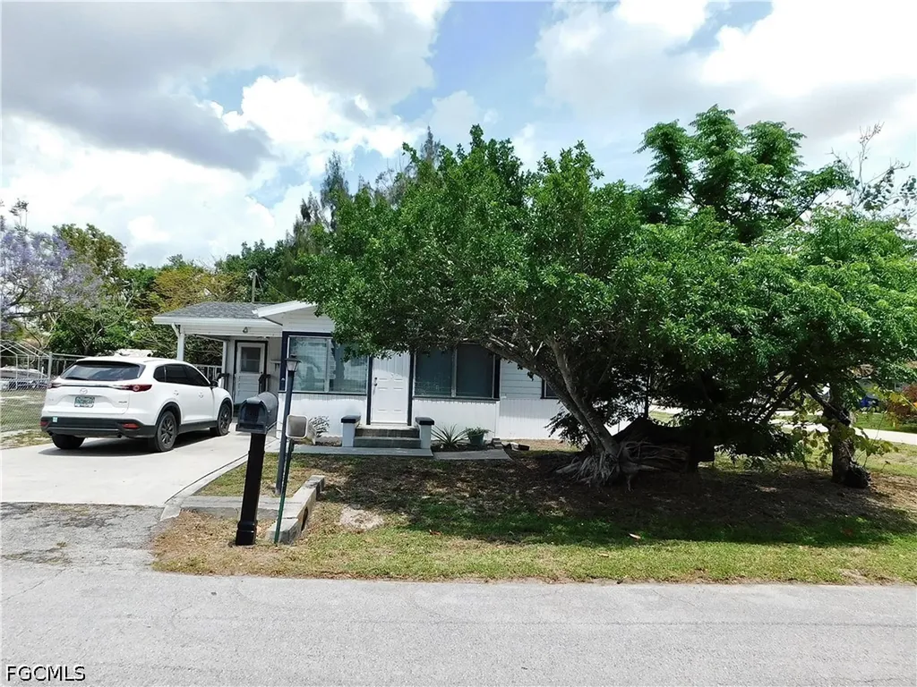 287 Poe Avenue North Fort Myers FL 33917