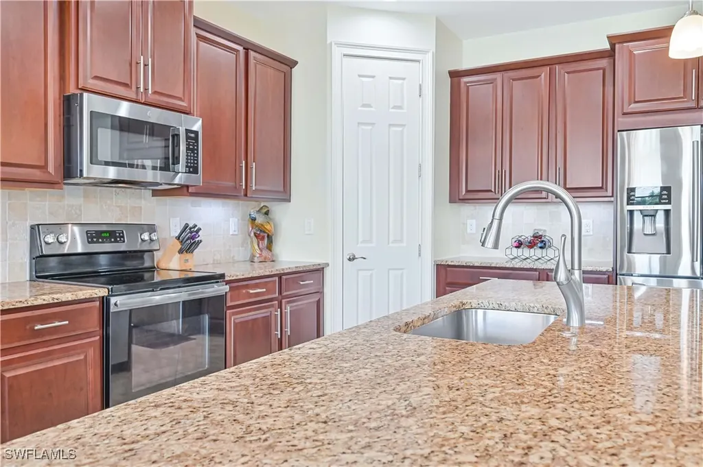 3915 King Williams Street Fort Myers FL 33916