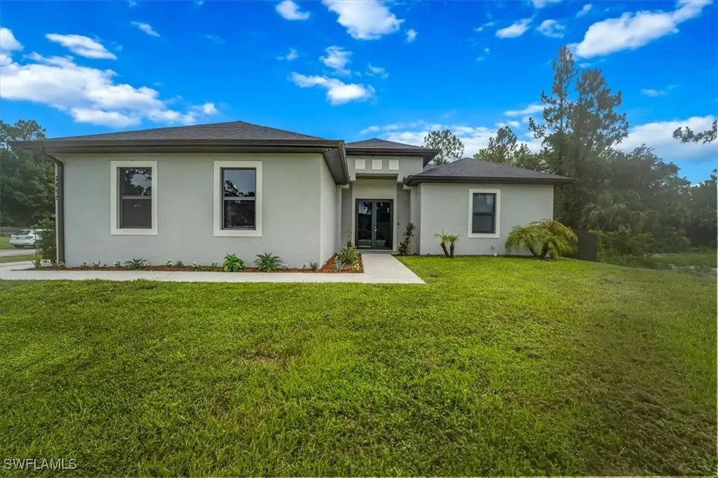 Naples FL, 2695 10TH Avenue SE