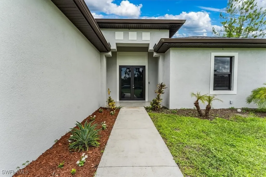 2695 10th Avenue SE Naples FL 34117