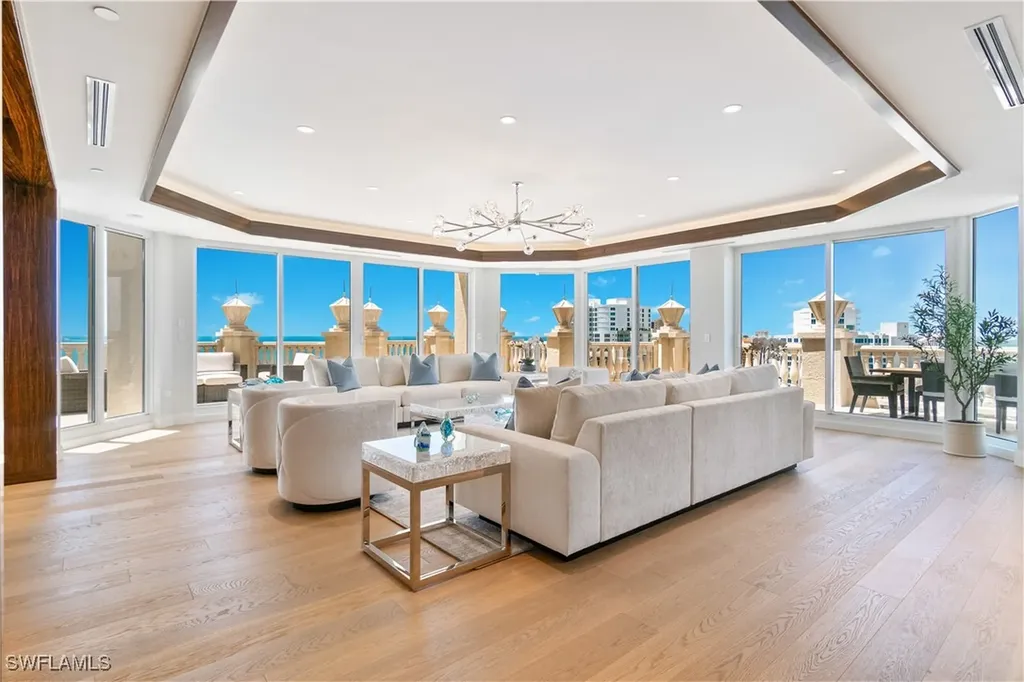 Naples FL, 4021 Gulf Shore Boulevard N, Unit 14