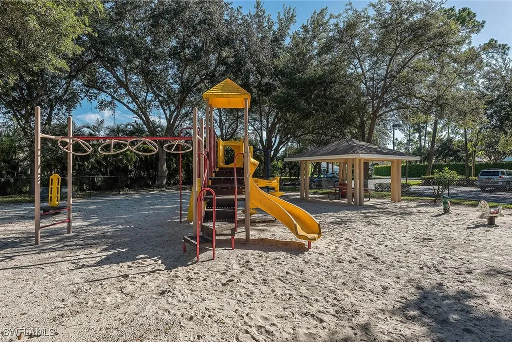 1534 Vintage Lane Naples FL 34104