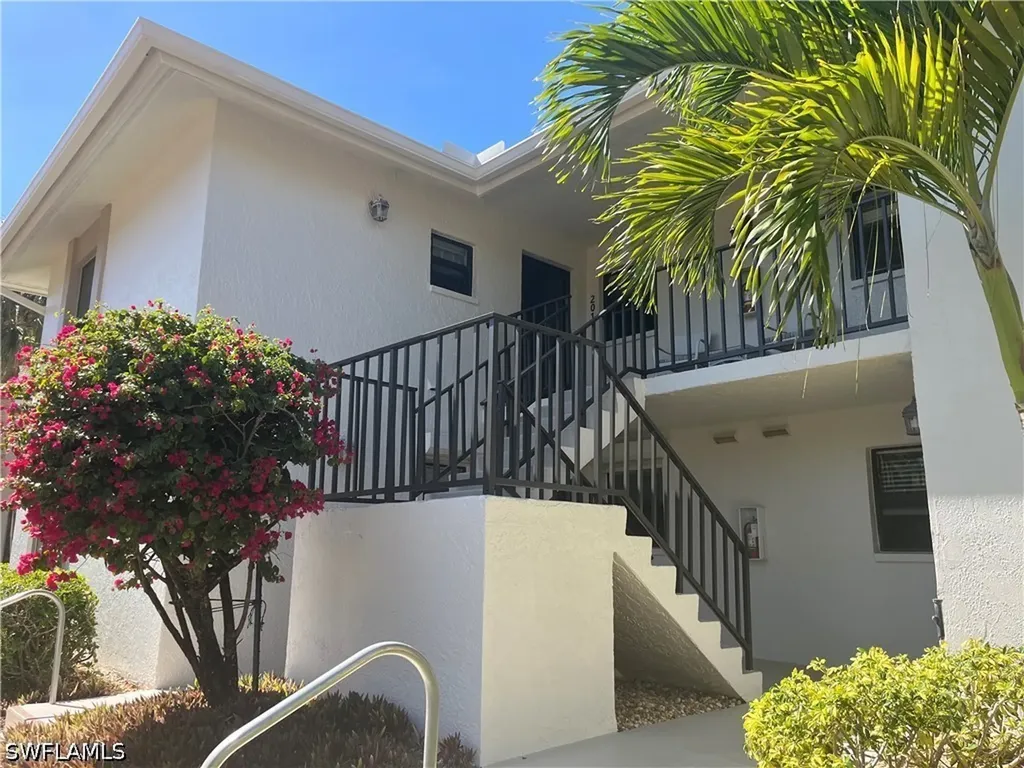 513 Lake Louise Circle Naples FL 34110