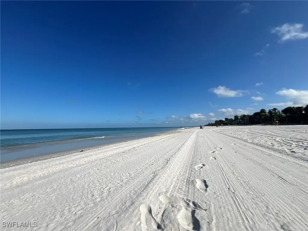 513 Lake Louise Circle Naples FL 34110