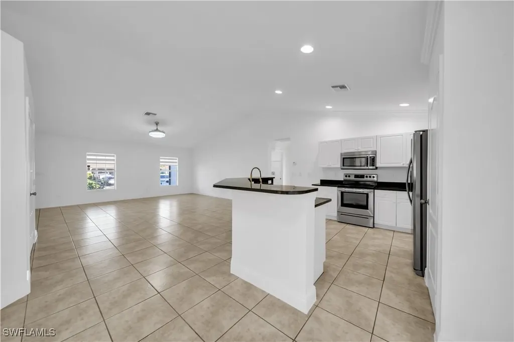 1207 NW 21st Avenue Cape Coral FL 33993