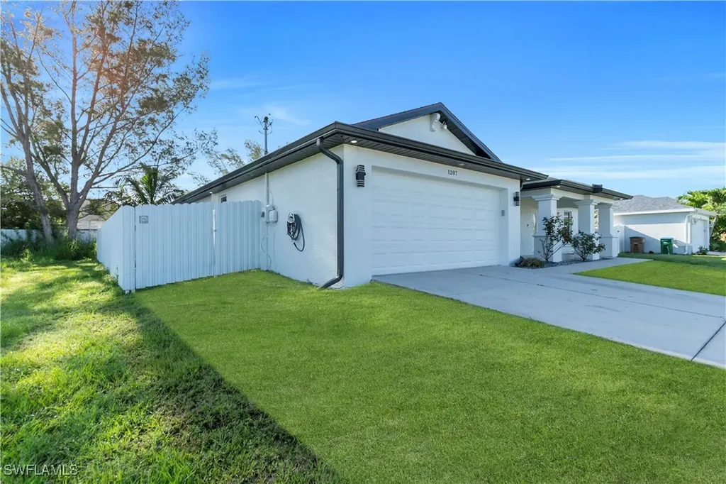 1207 NW 21st Avenue Cape Coral FL 33993
