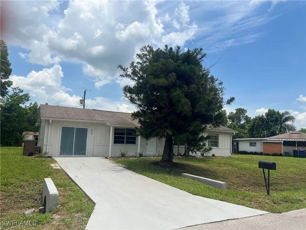 908 Gerald Avenue Lehigh Acres FL 33936