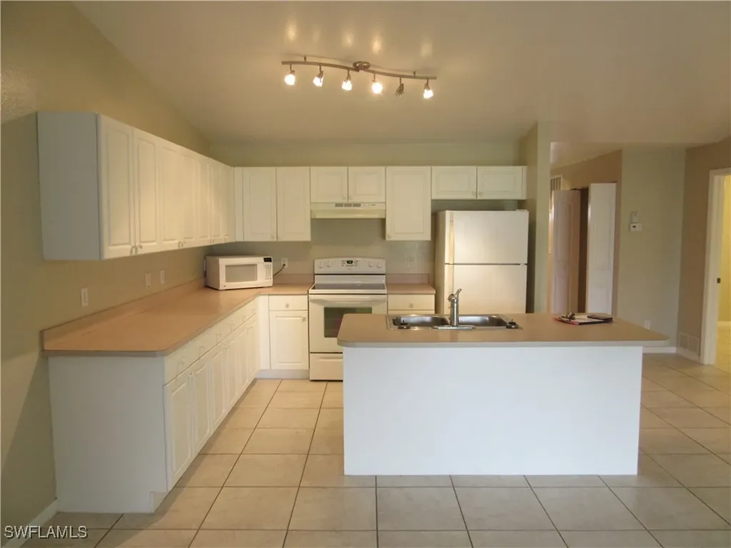 271 SW 4th Street Cape Coral FL 33991
