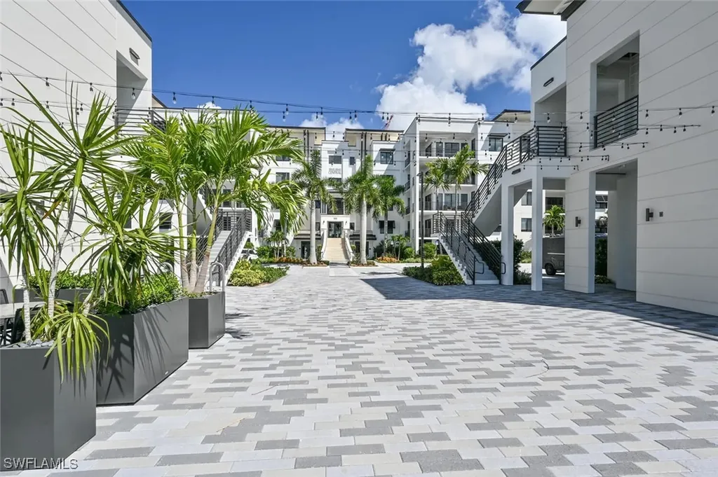 1111 Central Avenue Naples FL 34102