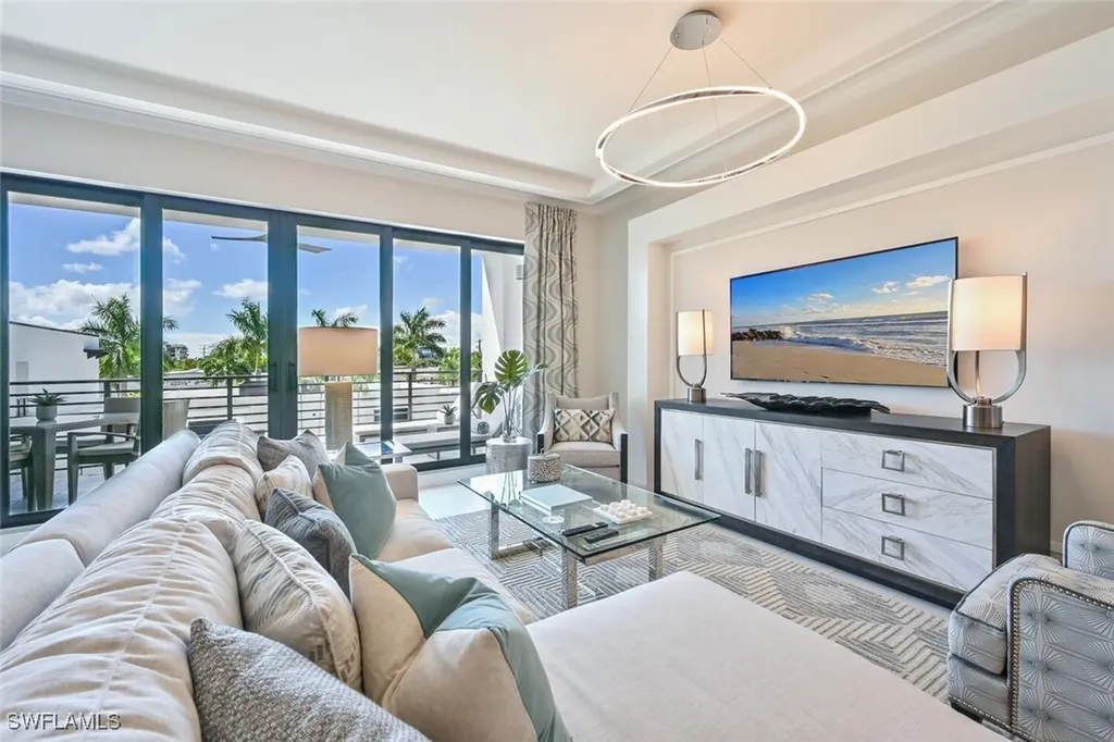 1111 Central Avenue Naples FL 34102