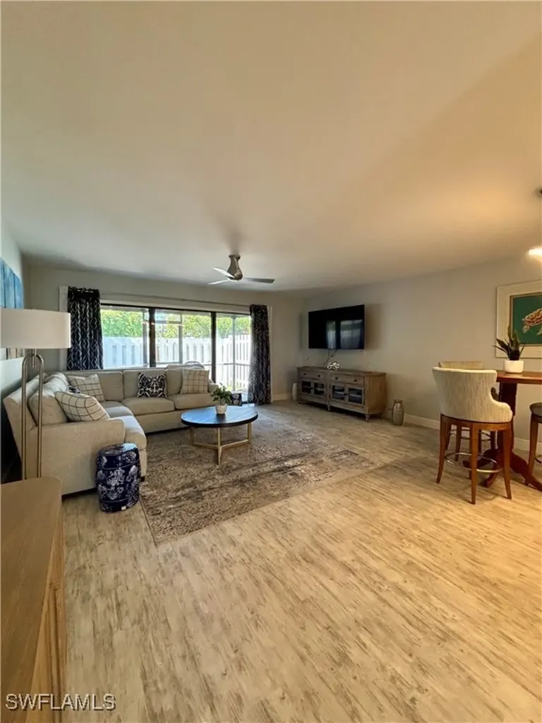 800 Meadowland Drive Naples FL 34108