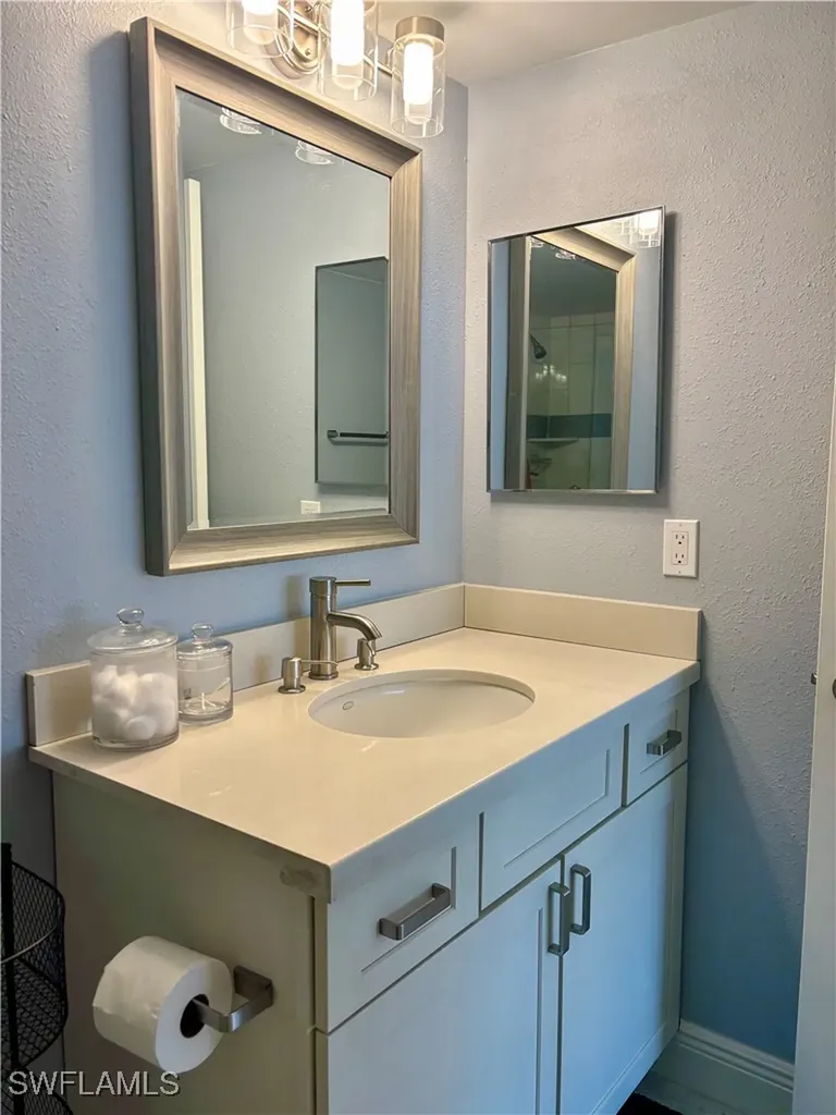 800 Meadowland Drive Naples FL 34108