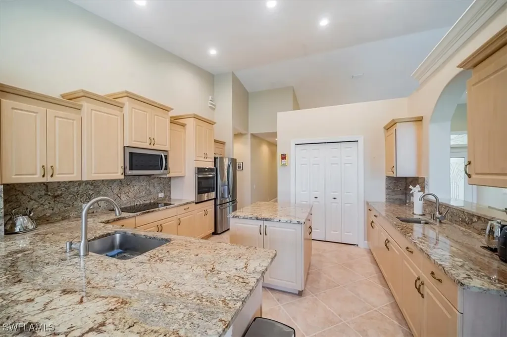 1094 Camelot Circle Naples FL 34119