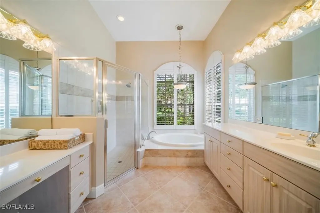 1094 Camelot Circle Naples FL 34119