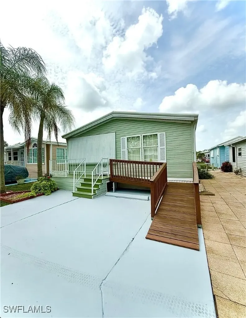 120 Caravan Circle North Fort Myers FL 33903
