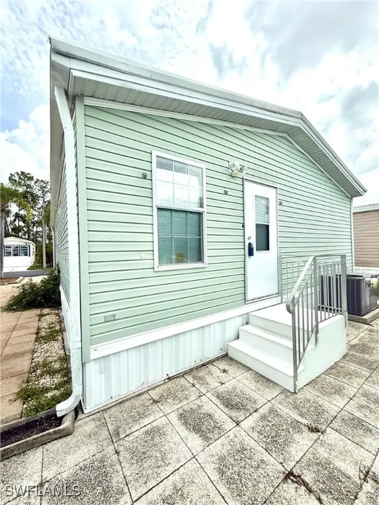 120 Caravan Circle North Fort Myers FL 33903