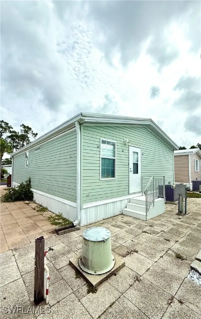 120 Caravan Circle North Fort Myers FL 33903