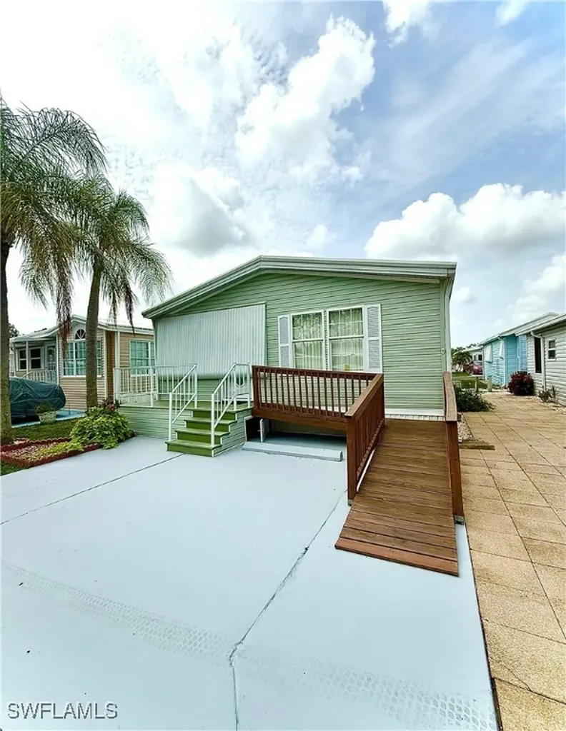 120 Caravan Circle North Fort Myers FL 33903