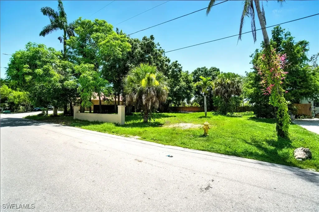 2960 Gordon Street Naples FL 34112