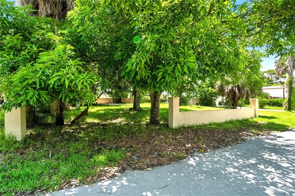 2960 Gordon Street Naples FL 34112