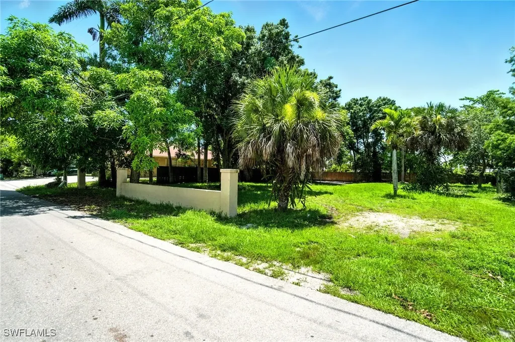 2960 Gordon Street Naples FL 34112