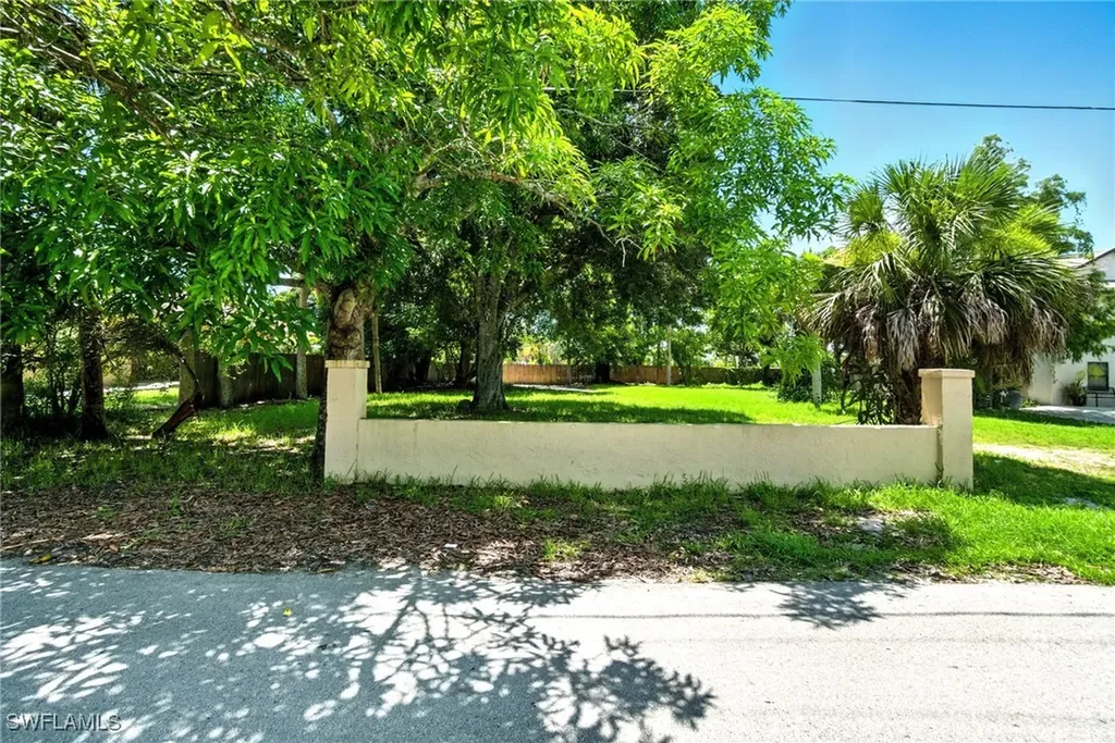 2960 Gordon Street Naples FL 34112