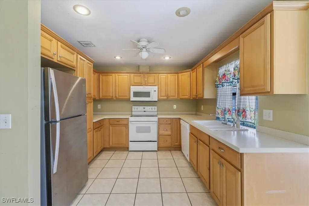 233 SE 1st Avenue Cape Coral FL 33990