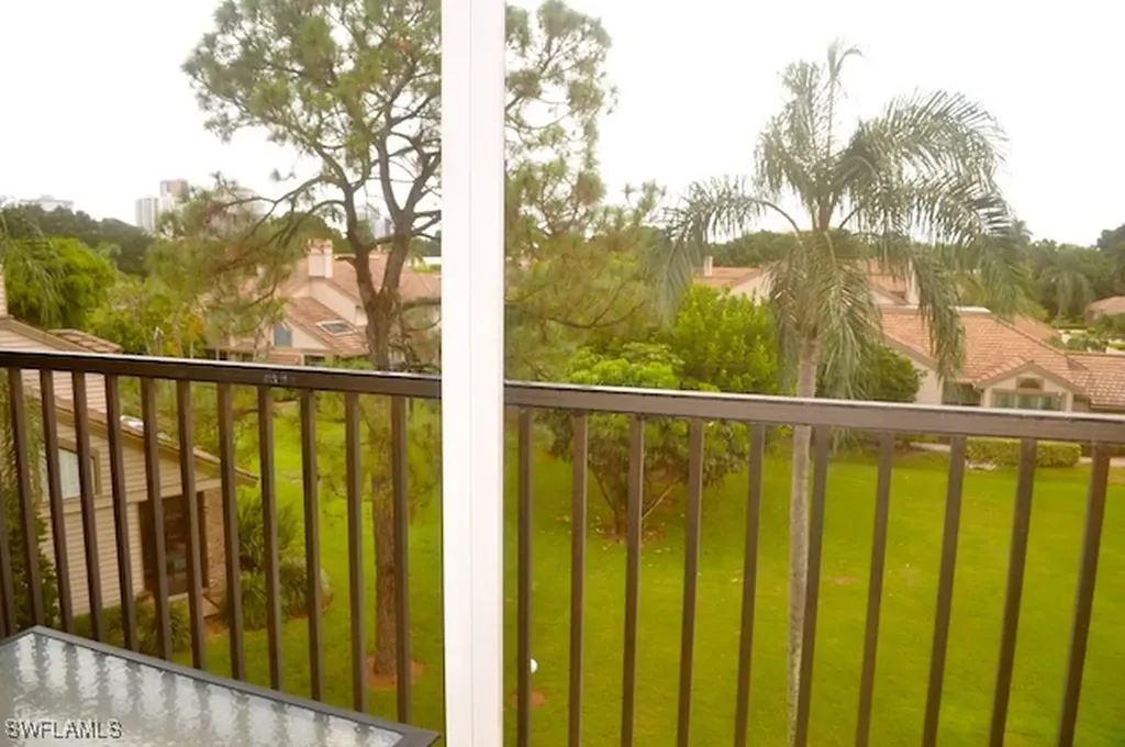 555 Park Shore Drive Naples FL 34103