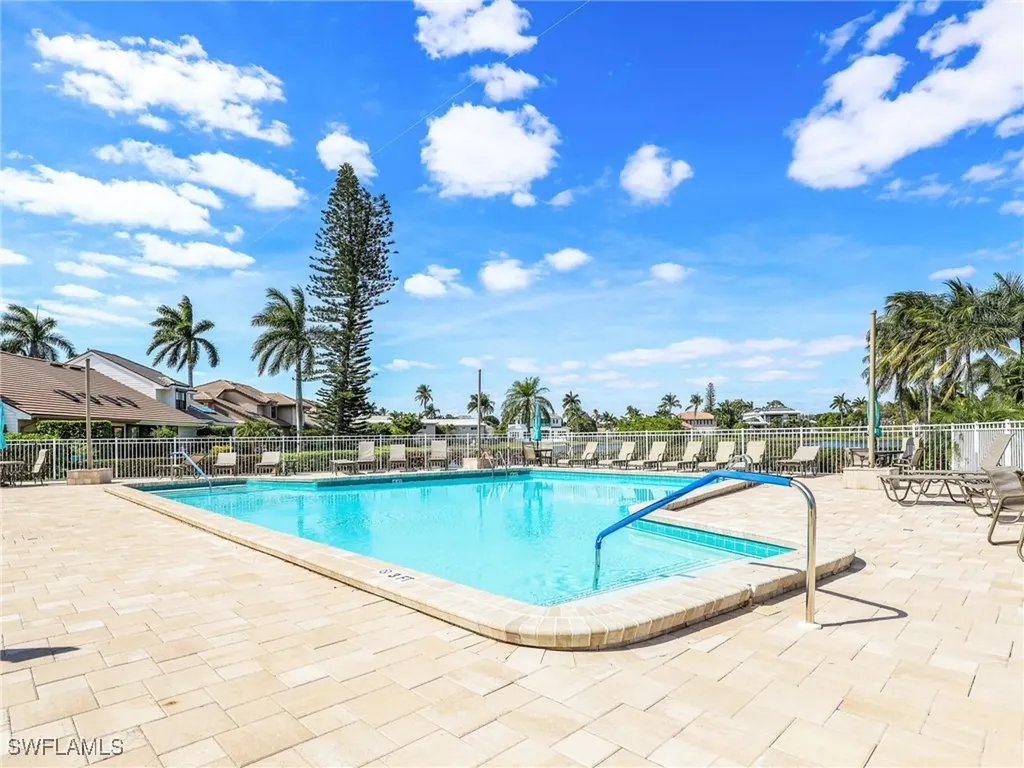 555 Park Shore Drive Naples FL 34103