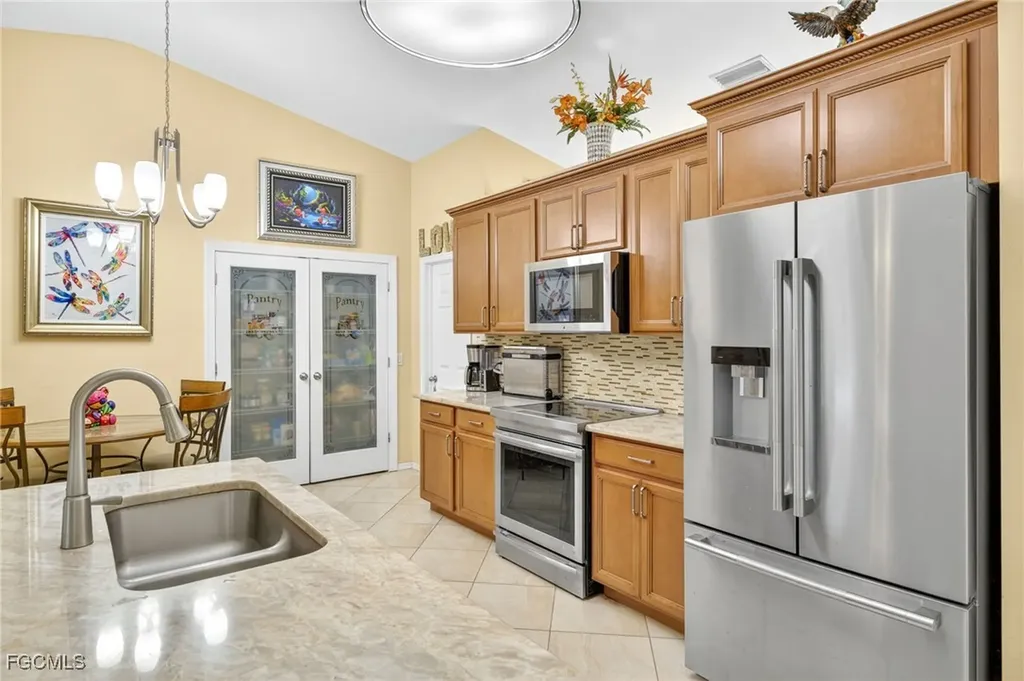 1424 NE 19th Avenue Cape Coral FL 33909