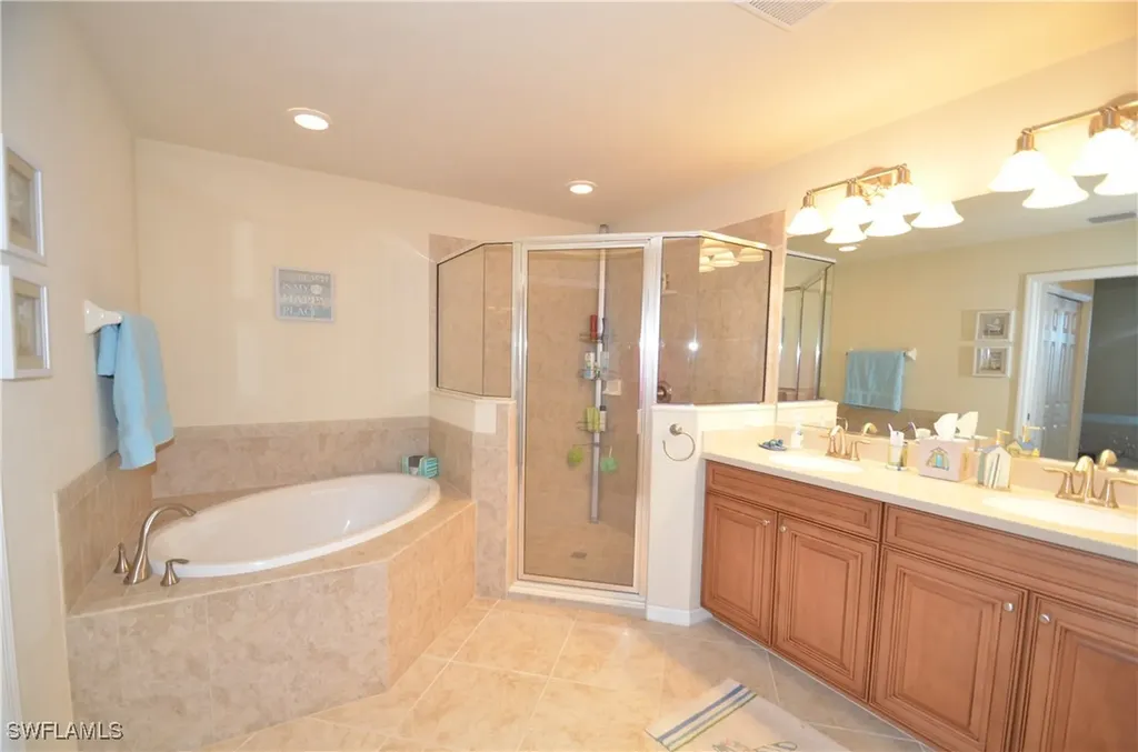 10572 Smokehouse Bay Drive Naples FL 34120