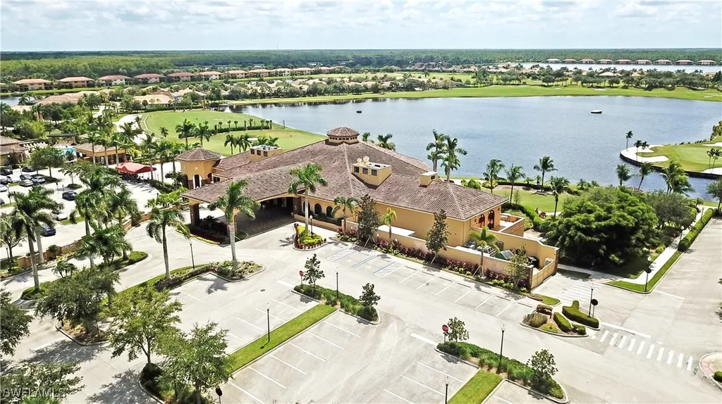 10572 Smokehouse Bay Drive Naples FL 34120
