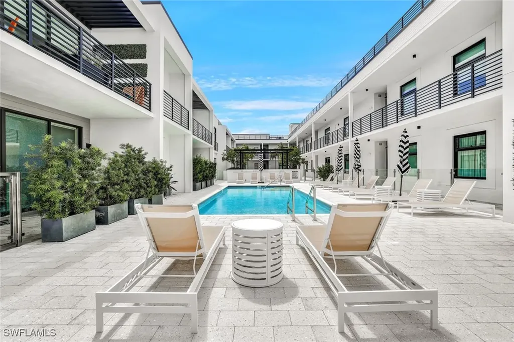 850 Central Avenue Naples FL 34102