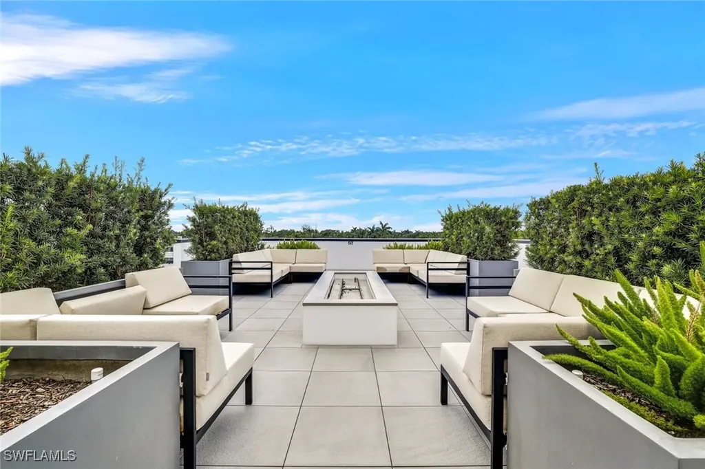850 Central Avenue Naples FL 34102