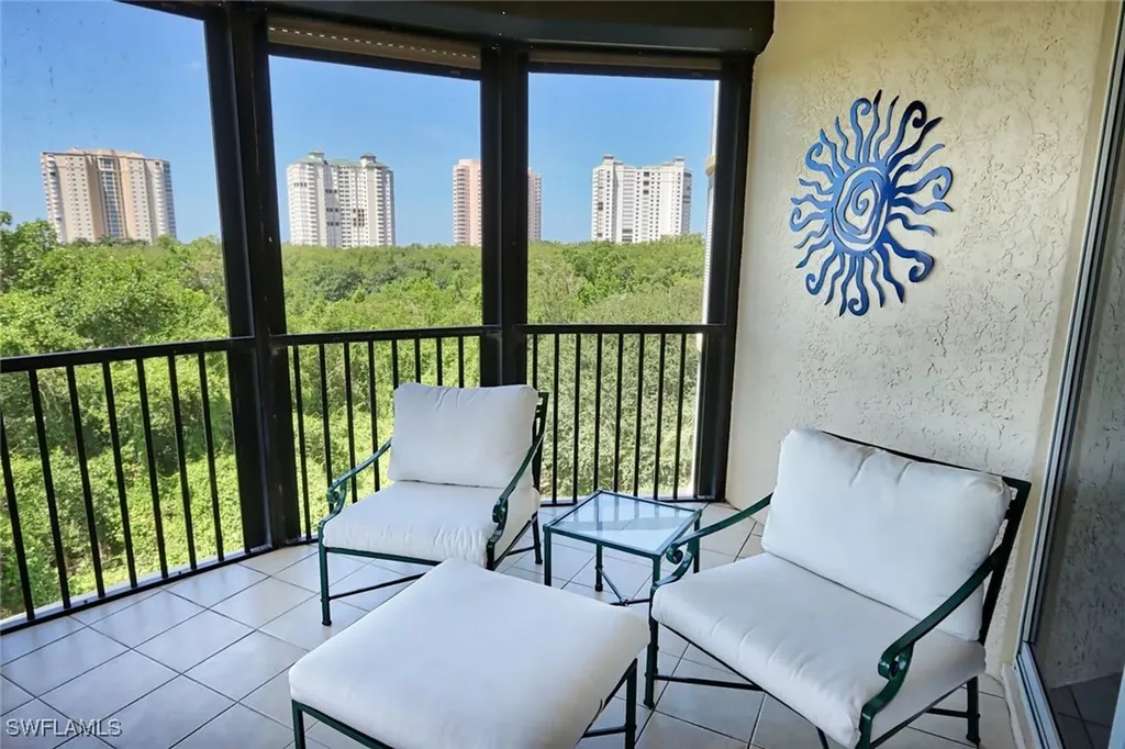 8990 Bay Colony Drive Naples FL 34108