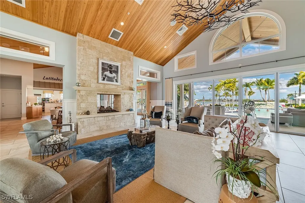 14224 Laguna Springs Lane Naples FL 34114