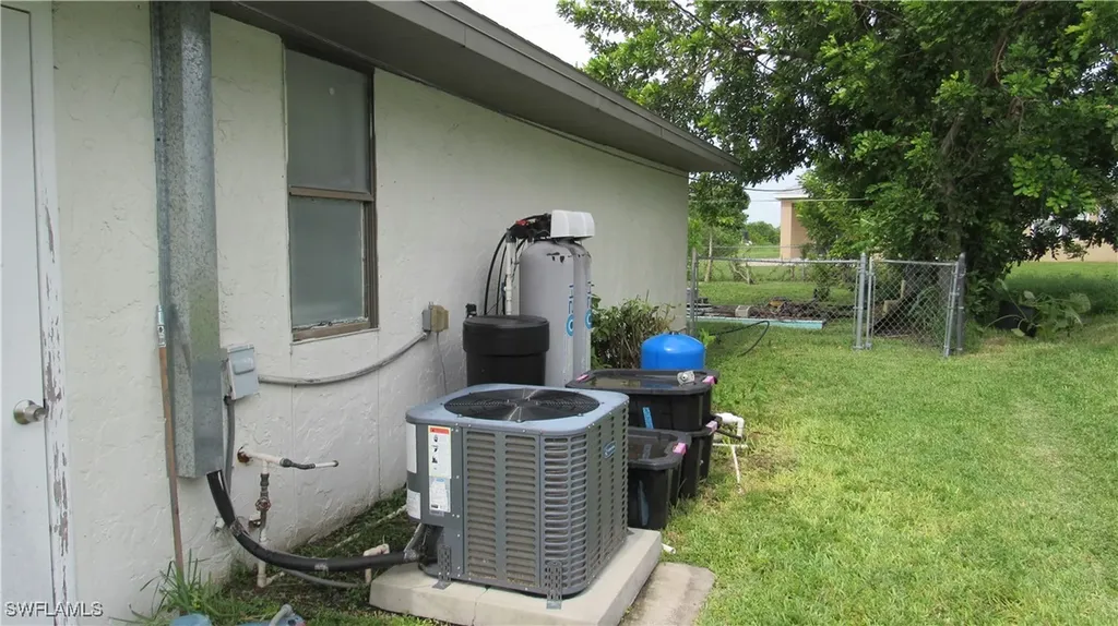 1409 NW 7th Place Cape Coral FL 33993