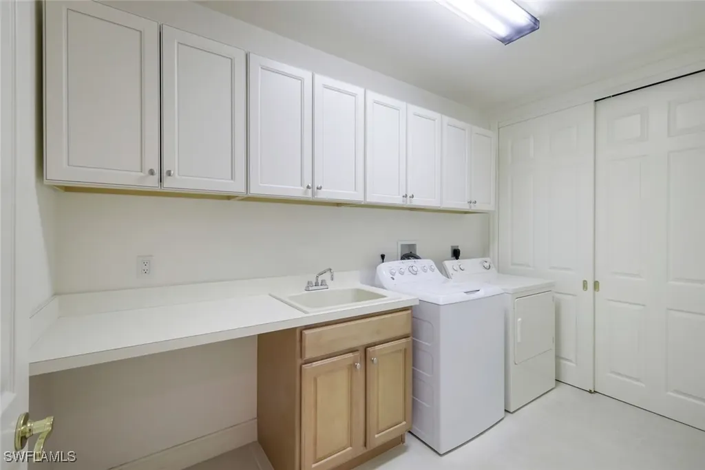 4728 Stratford Court Naples FL 34105