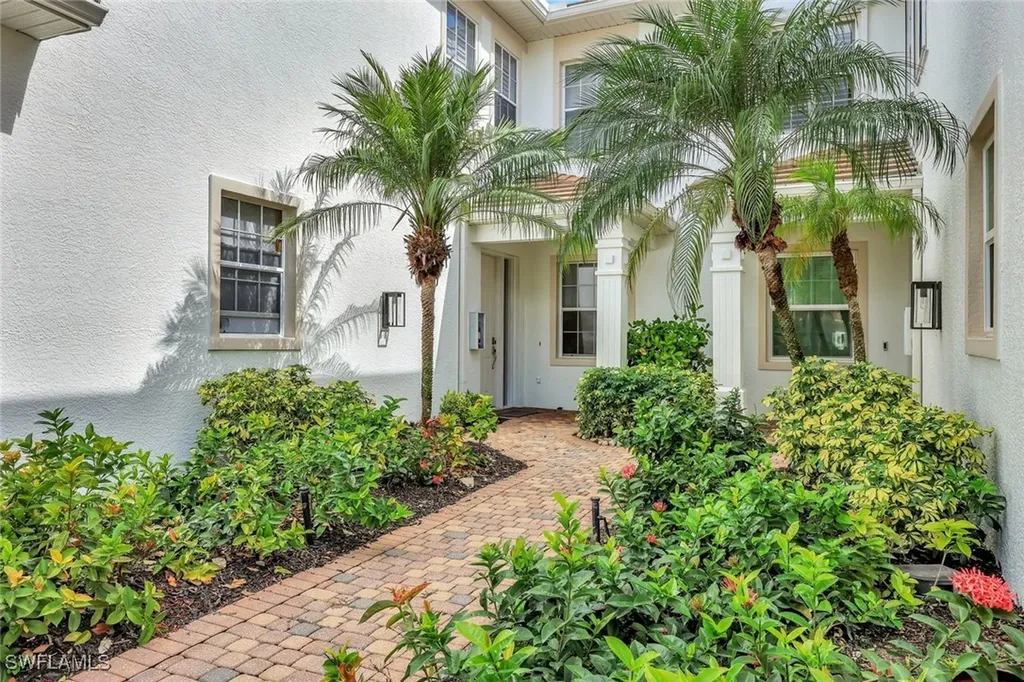 4728 Stratford Court Naples FL 34105