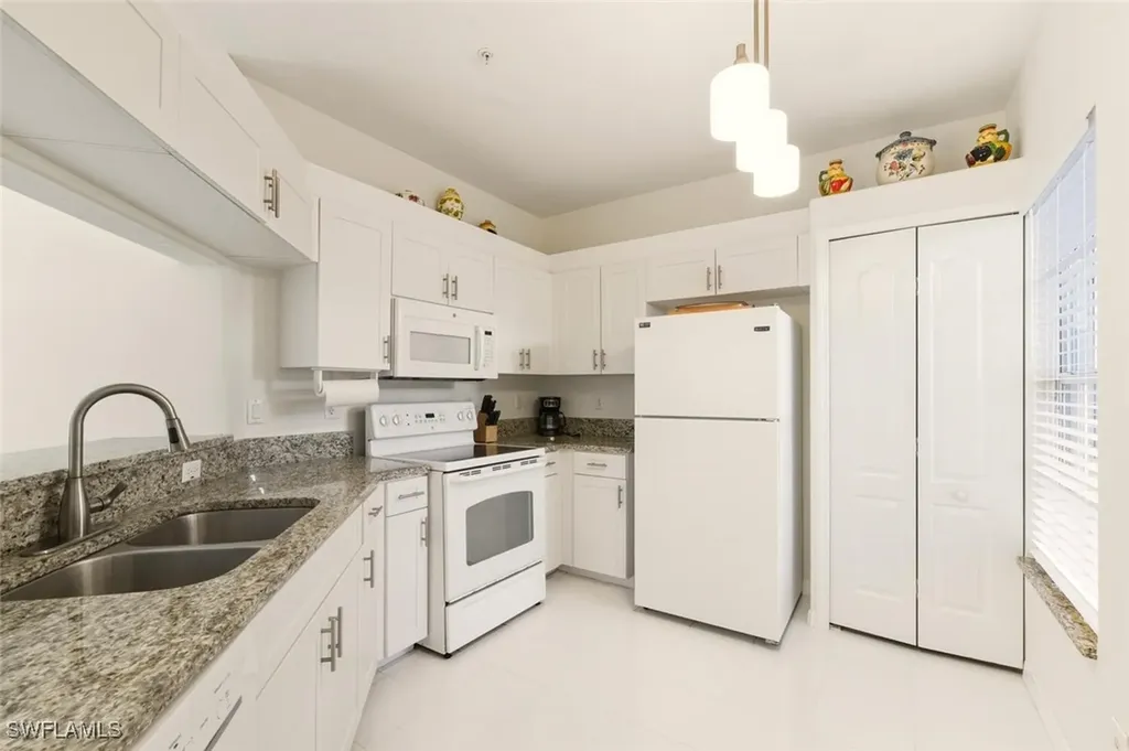 1290 Sweetwater Cove Naples FL 34110