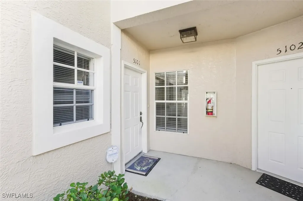 1290 Sweetwater Cove Naples FL 34110