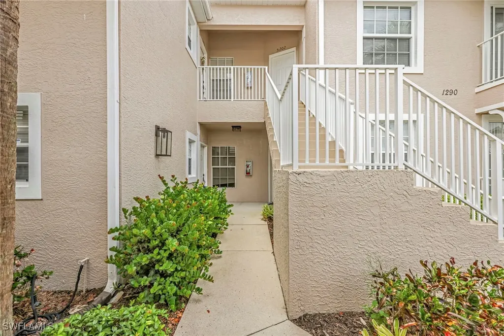 1290 Sweetwater Cove Naples FL 34110